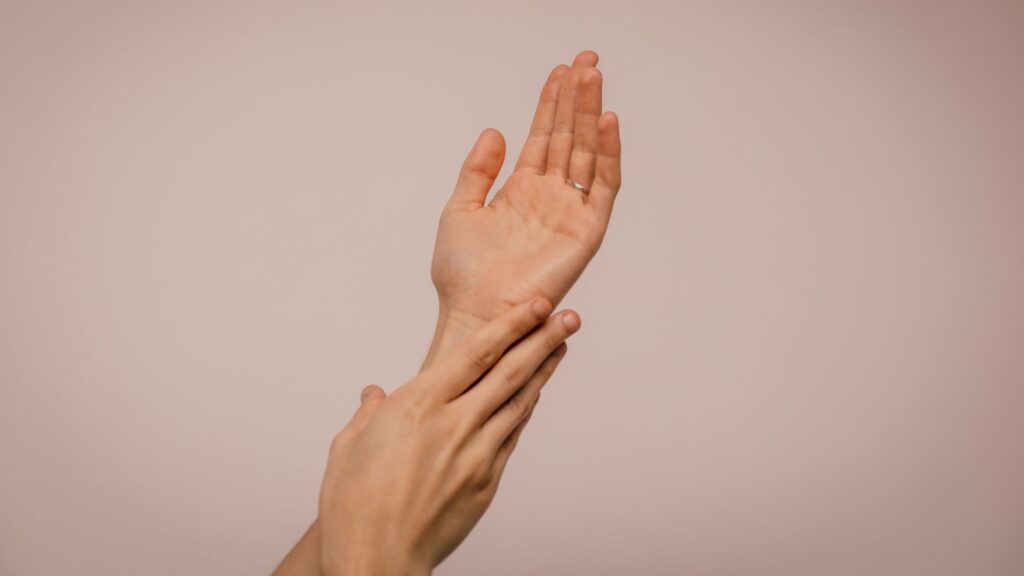 A pair hands