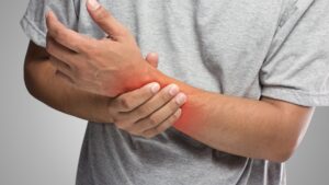 man with carpal tunnel pain